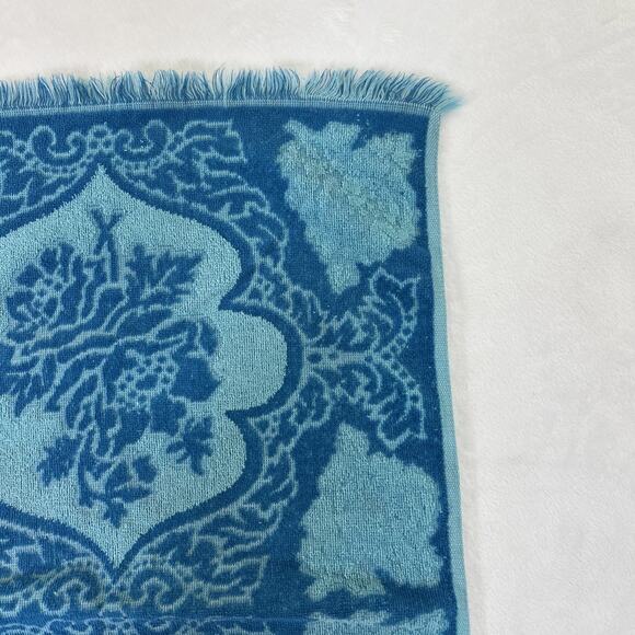 Vintage Fieldcrest Blue Paisley Hand Towel Fringe MCM 24in x 16in Benefits Chrty - Picture 5 of 8